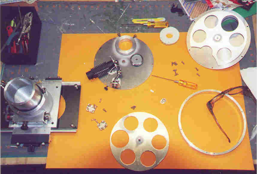filterwheel3.jpg (31021 bytes)