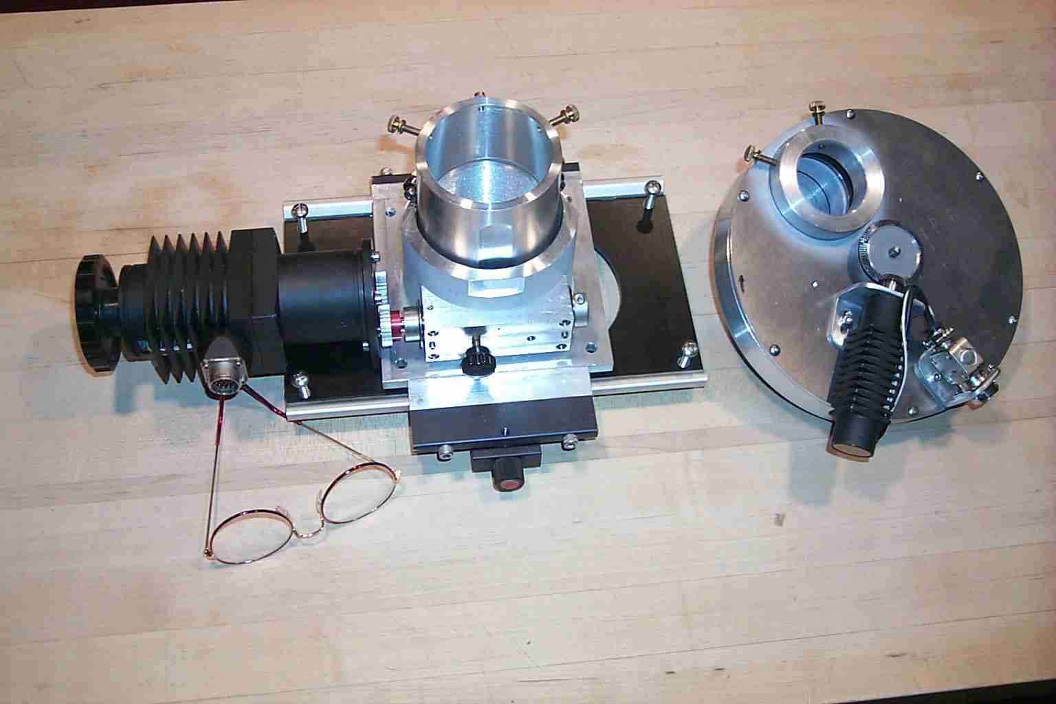 focuser.jpg (57627 bytes)